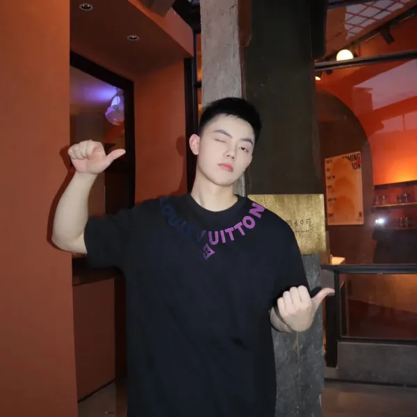 LV【LOUIS VUITTON 公式旗艦店】ルイヴィトン Tシャツ ご好評に付き再入荷!250211 LV【LOUIS VUITTON 公式旗艦店】ルイヴィトン Tシャツ ご好評に付き再入荷!250211