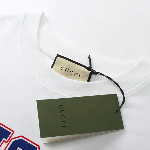 【GUCCI 公式旗艦店】クッチ Tシャツ ご好評に付き再入荷! 250214 【GUCCI 公式旗艦店】クッチ Tシャツ ご好評に付き再入荷! 250214