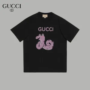 【GUCCI 公式旗艦店】クッチ Tシャツ ご好評に付き再入荷! 250214 【GUCCI 公式旗艦店】クッチ Tシャツ ご好評に付き再入荷! 250214