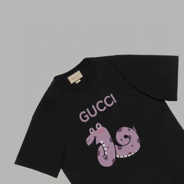 【GUCCI 公式旗艦店】クッチ Tシャツ ご好評に付き再入荷! 250214 【GUCCI 公式旗艦店】クッチ Tシャツ ご好評に付き再入荷! 250214