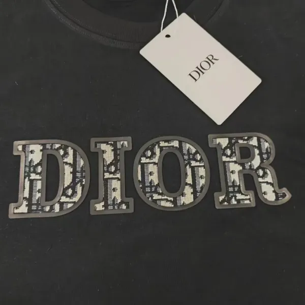 【DIOR 公式旗艦店】ディオール Tシャツ ご好評に付き再入荷 250210 【DIOR 公式旗艦店】ディオール Tシャツ ご好評に付き再入荷 250210