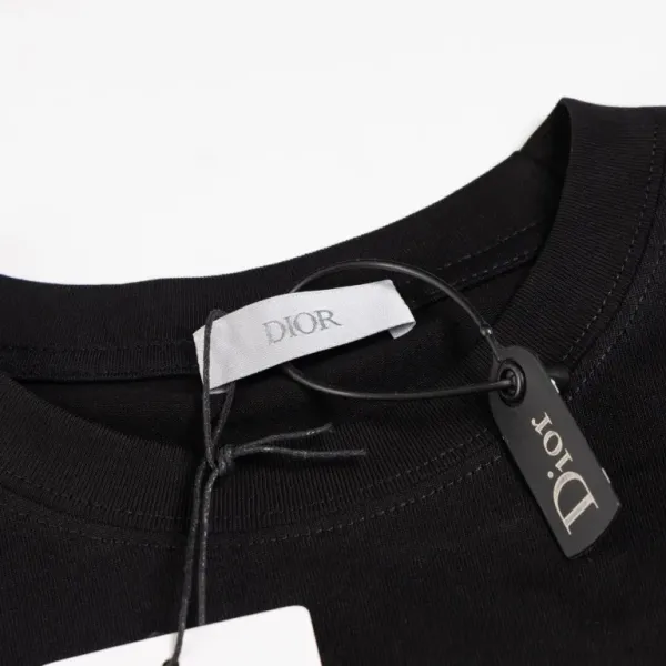 【DIOR 公式旗艦店】ディオール Tシャツ ご好評に付き再入荷 250210 【DIOR 公式旗艦店】ディオール Tシャツ ご好評に付き再入荷 250210