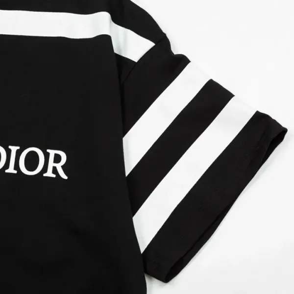 【DIOR 公式旗艦店】ディオール Tシャツ ご好評に付き再入荷 250210 【DIOR 公式旗艦店】ディオール Tシャツ ご好評に付き再入荷 250210