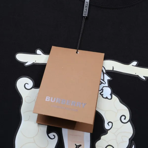 【BURBERRY 公式旗艦店】バーバリー Tシャツ ご好評に付き再入荷 250211 【BURBERRY 公式旗艦店】バーバリー Tシャツ ご好評に付き再入荷 250211