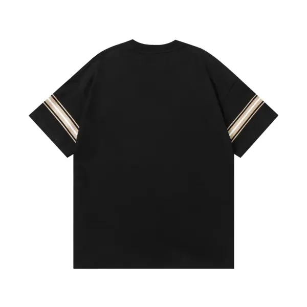 【BURBERRY  公式旗艦店】バーバリー  Tシャツ ご好評に付き再入荷 250211