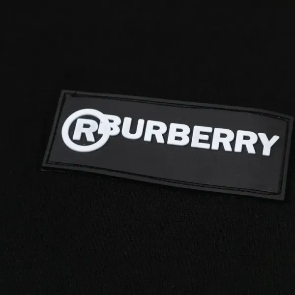【BURBERRY 公式旗艦店】バーバリー Tシャツ ご好評に付き再入荷 250211 【BURBERRY 公式旗艦店】バーバリー Tシャツ ご好評に付き再入荷 250211