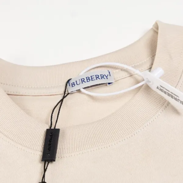 【BURBERRY 公式旗艦店】バーバリー Tシャツ ご好評に付き再入荷 250211 【BURBERRY 公式旗艦店】バーバリー Tシャツ ご好評に付き再入荷 250211