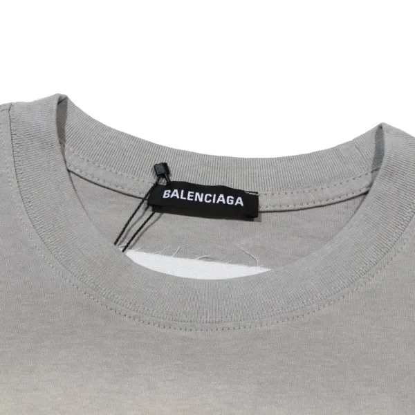 【BALENCIAGA 公式旗艦店】 バレンシアガ   Tシャツ ご好評に付き再入荷！250210