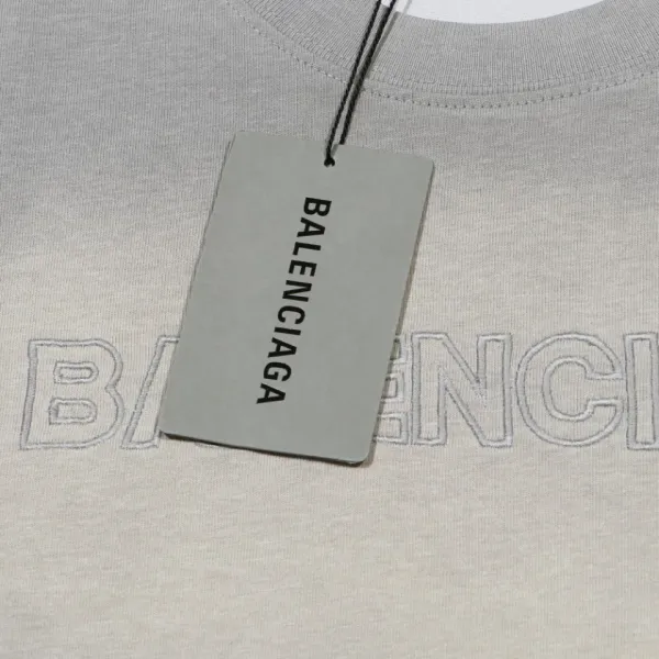 【BALENCIAGA 公式旗艦店】 バレンシアガ   Tシャツ ご好評に付き再入荷！250210