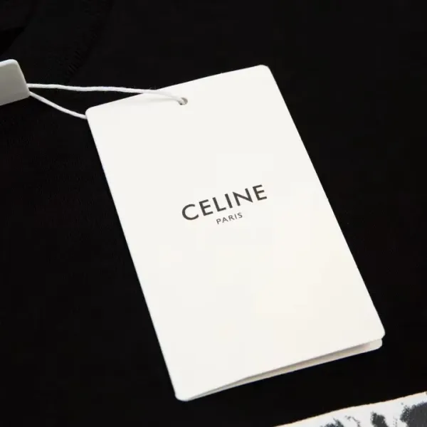 【CELINE 公式旗艦店】セリーヌ Tシャツ ご好評に付き再入荷! 【CELINE 公式旗艦店】セリーヌ Tシャツ ご好評に付き再入荷!