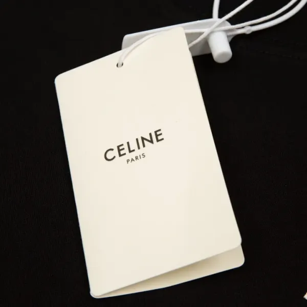 【CELINE 公式旗艦店】セリーヌ Tシャツ ご好評に付き再入荷! 【CELINE 公式旗艦店】セリーヌ Tシャツ ご好評に付き再入荷!