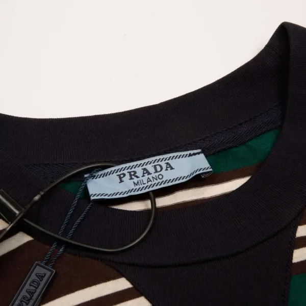 【PRADA 公式旗艦店】プラダ    Tシャツご好評に付き再入荷！ 250213