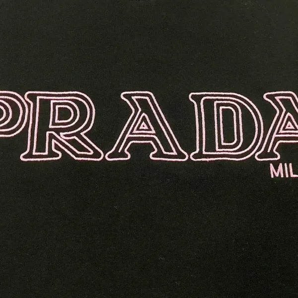 【PRADA 公式旗艦店】プラダ Tシャツご好評に付き再入荷! 250213 【PRADA 公式旗艦店】プラダ Tシャツご好評に付き再入荷! 250213