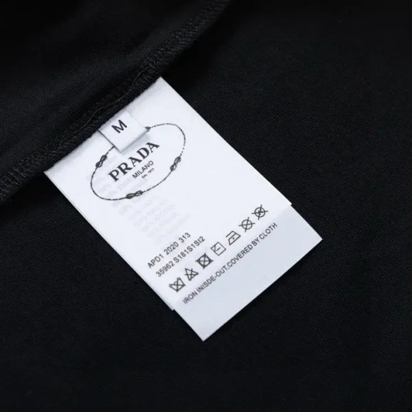 【PRADA 公式旗艦店】プラダ Tシャツご好評に付き再入荷! 250213 【PRADA 公式旗艦店】プラダ Tシャツご好評に付き再入荷! 250213