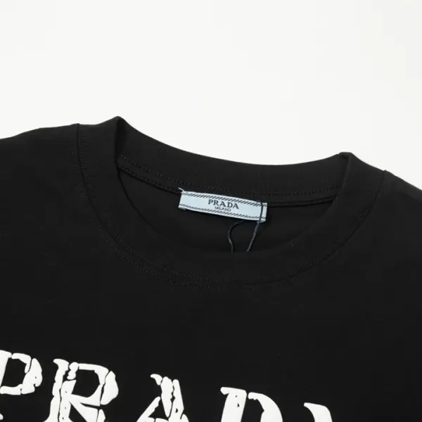 【PRADA 公式旗艦店】プラダ Tシャツご好評に付き再入荷! 250213 【PRADA 公式旗艦店】プラダ Tシャツご好評に付き再入荷! 250213
