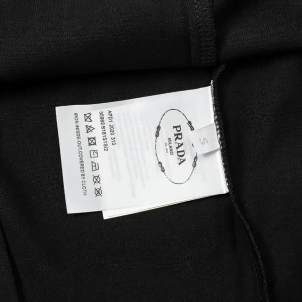 【PRADA 公式旗艦店】プラダ Tシャツご好評に付き再入荷! 250213 【PRADA 公式旗艦店】プラダ Tシャツご好評に付き再入荷! 250213