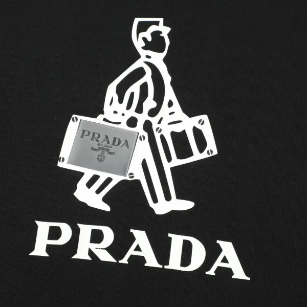 【PRADA 公式旗艦店】プラダ Tシャツ ご好評に付き再入荷!250213 【PRADA 公式旗艦店】プラダ Tシャツ ご好評に付き再入荷!250213