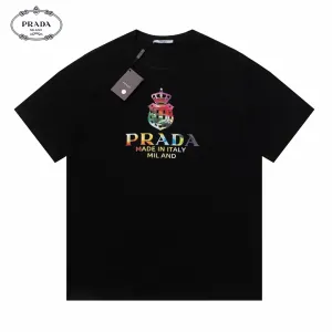 【PRADA 公式旗艦店】プラダ Tシャツご好評に付き再入荷! 【PRADA 公式旗艦店】プラダ Tシャツご好評に付き再入荷!
