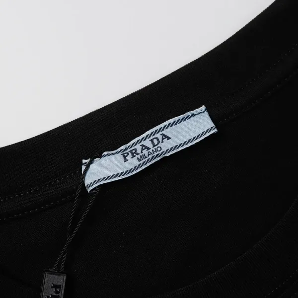 【PRADA 公式旗艦店】プラダ Tシャツご好評に付き再入荷! 【PRADA 公式旗艦店】プラダ Tシャツご好評に付き再入荷!