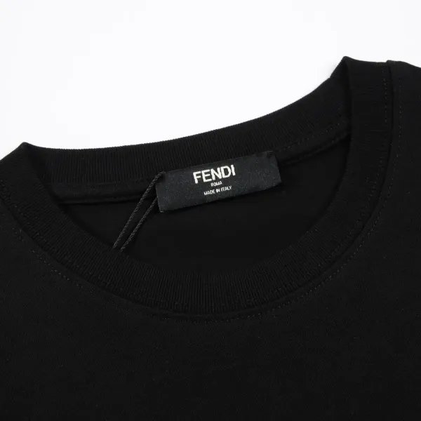 【FENDI公式旗艦店】フェンディ Tシャツ ご好評に付き再入荷! 250214 【FENDI公式旗艦店】フェンディ Tシャツ ご好評に付き再入荷! 250214