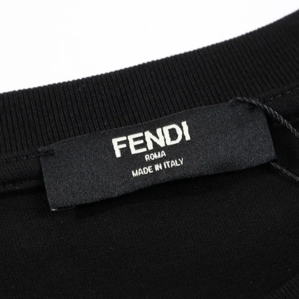 【FENDI公式旗艦店】フェンディ Tシャツ ご好評に付き再入荷! 250214 【FENDI公式旗艦店】フェンディ Tシャツ ご好評に付き再入荷! 250214