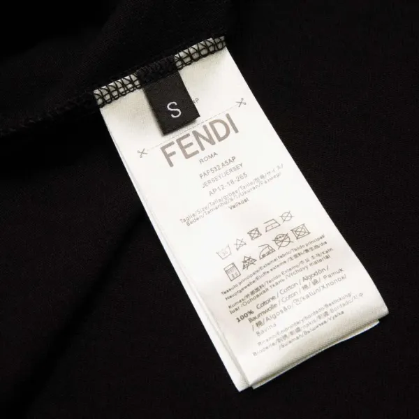 【FENDI公式旗艦店】フェンディ Tシャツ ご好評に付き再入荷! 250214 【FENDI公式旗艦店】フェンディ Tシャツ ご好評に付き再入荷! 250214