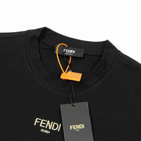 【FENDI公式旗艦店】フェンディ Tシャツ ご好評に付き再入荷! 250214 【FENDI公式旗艦店】フェンディ Tシャツ ご好評に付き再入荷! 250214