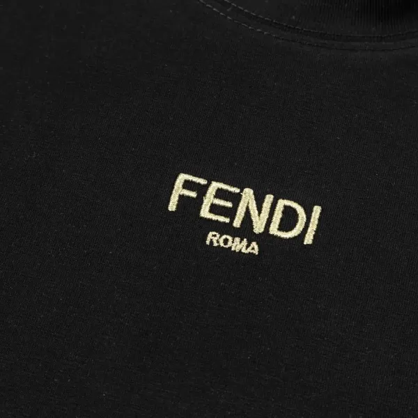 【FENDI公式旗艦店】フェンディ Tシャツ ご好評に付き再入荷! 250214 【FENDI公式旗艦店】フェンディ Tシャツ ご好評に付き再入荷! 250214