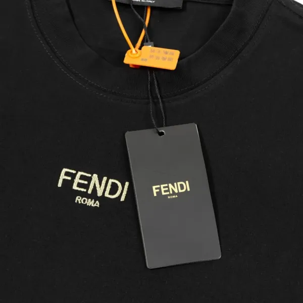 【FENDI公式旗艦店】フェンディ Tシャツ ご好評に付き再入荷! 250214 【FENDI公式旗艦店】フェンディ Tシャツ ご好評に付き再入荷! 250214