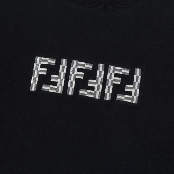 【FENDI公式旗艦店】フェンディ  Tシャツ ご好評に付き再入荷！ 250214