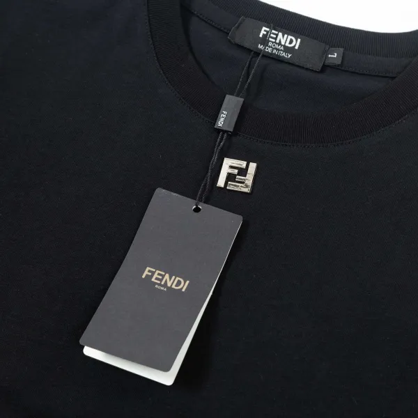 【FENDI公式旗艦店】フェンディ Tシャツ ご好評に付き再入荷! 250214 【FENDI公式旗艦店】フェンディ Tシャツ ご好評に付き再入荷! 250214
