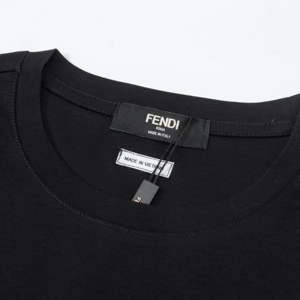 【FENDI公式旗艦店】フェンディ  Tシャツ ご好評に付き再入荷！ 250214