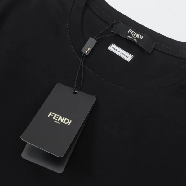 【FENDI公式旗艦店】フェンディ  Tシャツ ご好評に付き再入荷！ 250214