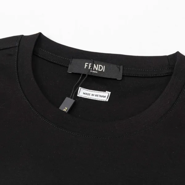 【FENDI公式旗艦店】フェンディ Tシャツ ご好評に付き再入荷! 250214 【FENDI公式旗艦店】フェンディ Tシャツ ご好評に付き再入荷! 250214