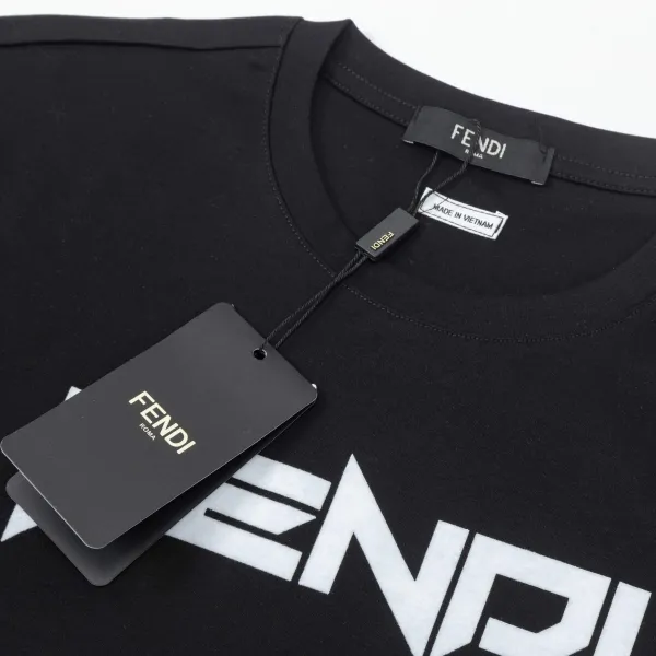 【FENDI公式旗艦店】フェンディ Tシャツ ご好評に付き再入荷! 250214 【FENDI公式旗艦店】フェンディ Tシャツ ご好評に付き再入荷! 250214