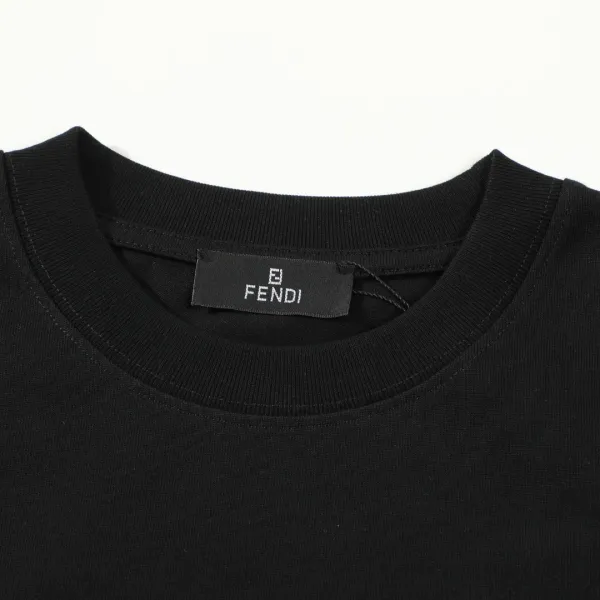 【FENDI公式旗艦店】フェンディ Tシャツ ご好評に付き再入荷! 250214 【FENDI公式旗艦店】フェンディ Tシャツ ご好評に付き再入荷! 250214