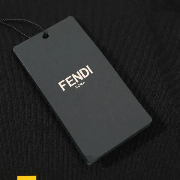 【FENDI公式旗艦店】フェンディ Tシャツ ご好評に付き再入荷! 250214 【FENDI公式旗艦店】フェンディ Tシャツ ご好評に付き再入荷! 250214