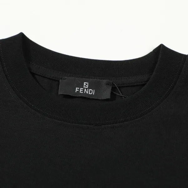 【FENDI公式旗艦店】フェンディ Tシャツ ご好評に付き再入荷! 250214 【FENDI公式旗艦店】フェンディ Tシャツ ご好評に付き再入荷! 250214