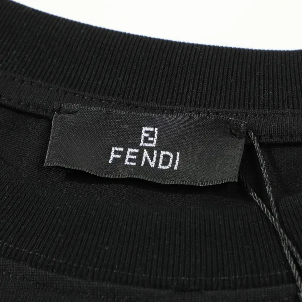 【FENDI公式旗艦店】フェンディ Tシャツ ご好評に付き再入荷! 250214 【FENDI公式旗艦店】フェンディ Tシャツ ご好評に付き再入荷! 250214