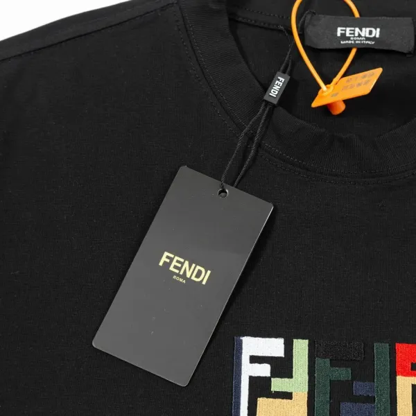 【FENDI公式旗艦店】フェンディ  Tシャツ ご好評に付き再入荷！ 250214