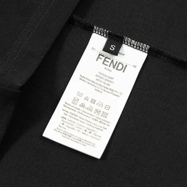【FENDI公式旗艦店】フェンディ  Tシャツ ご好評に付き再入荷！ 250214
