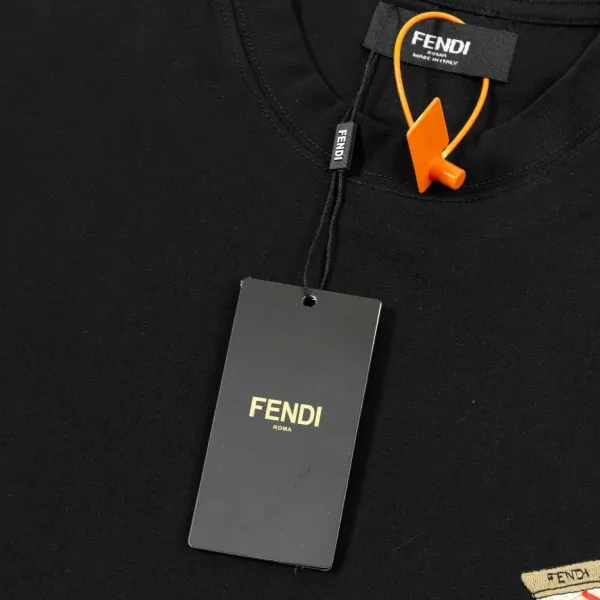 【FENDI公式旗艦店】フェンディ Tシャツ ご好評に付き再入荷! 250214 【FENDI公式旗艦店】フェンディ Tシャツ ご好評に付き再入荷! 250214