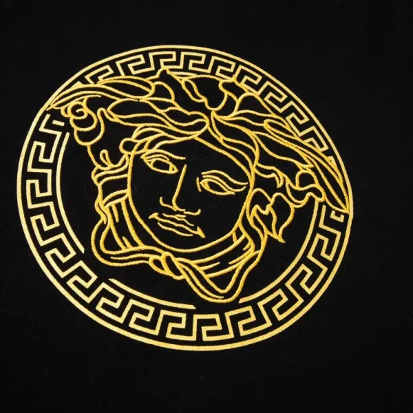 【VERSACE 公式旗艦店】ヴェルサーチ Tシャツ ご好評に付き再入荷!250218 【VERSACE 公式旗艦店】ヴェルサーチ Tシャツ ご好評に付き再入荷!250218