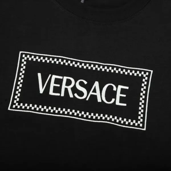 【VERSACE  公式旗艦店】ヴェルサーチ  Tシャツ ご好評に付き再入荷！250218