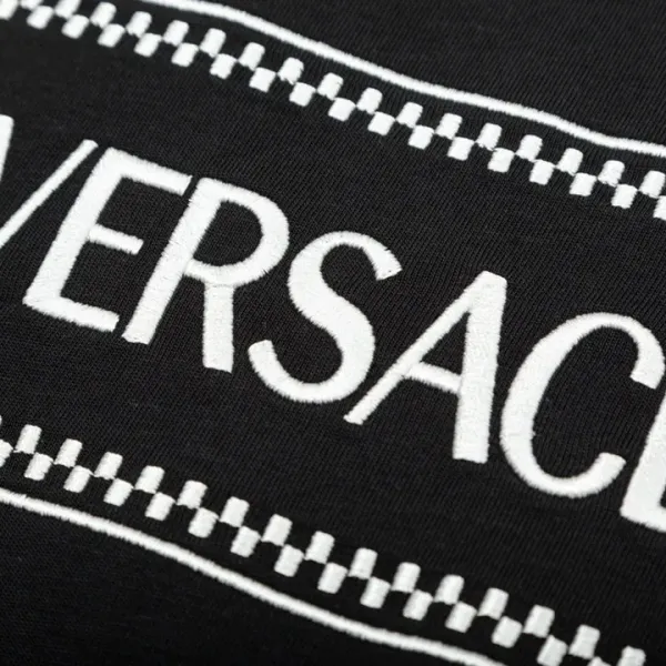 【VERSACE  公式旗艦店】ヴェルサーチ  Tシャツ ご好評に付き再入荷！250218