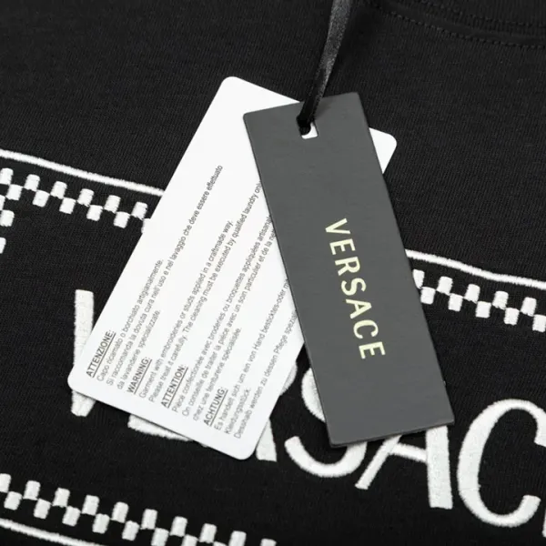 【VERSACE  公式旗艦店】ヴェルサーチ  Tシャツ ご好評に付き再入荷！250218