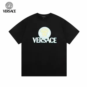 【VERSACE 公式旗艦店】ヴェルサーチ Tシャツ ご好評に付き再入荷!250218 【VERSACE 公式旗艦店】ヴェルサーチ Tシャツ ご好評に付き再入荷!250218