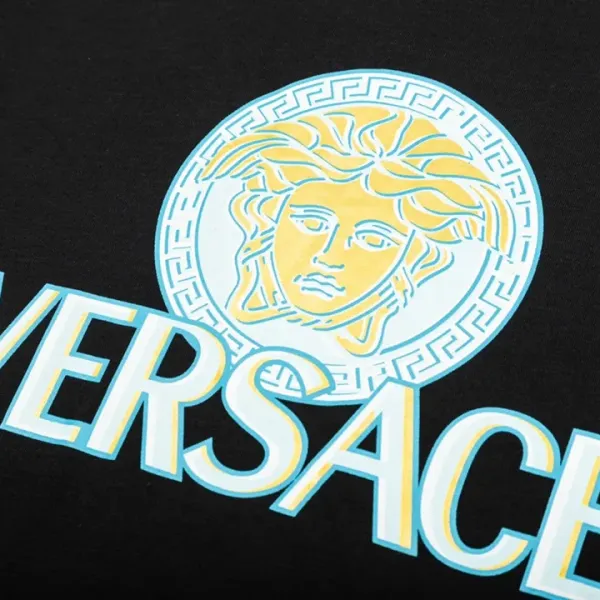 【VERSACE 公式旗艦店】ヴェルサーチ Tシャツ ご好評に付き再入荷!250218 【VERSACE 公式旗艦店】ヴェルサーチ Tシャツ ご好評に付き再入荷!250218