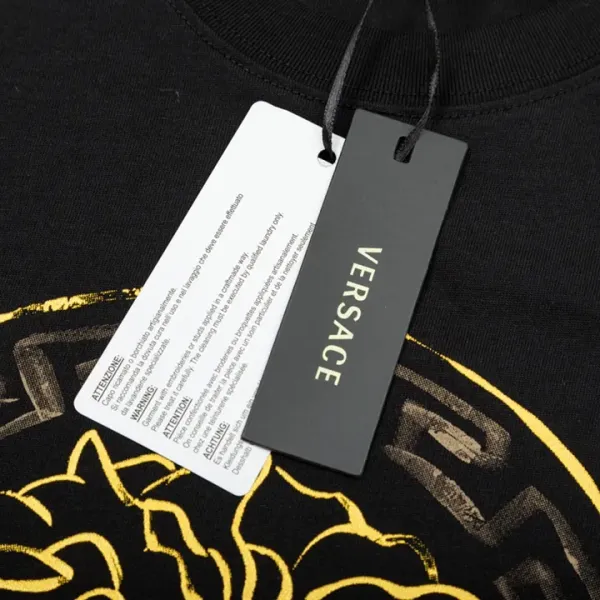 【VERSACE  公式旗艦店】ヴェルサーチ  Tシャツ ご好評に付き再入荷！250218