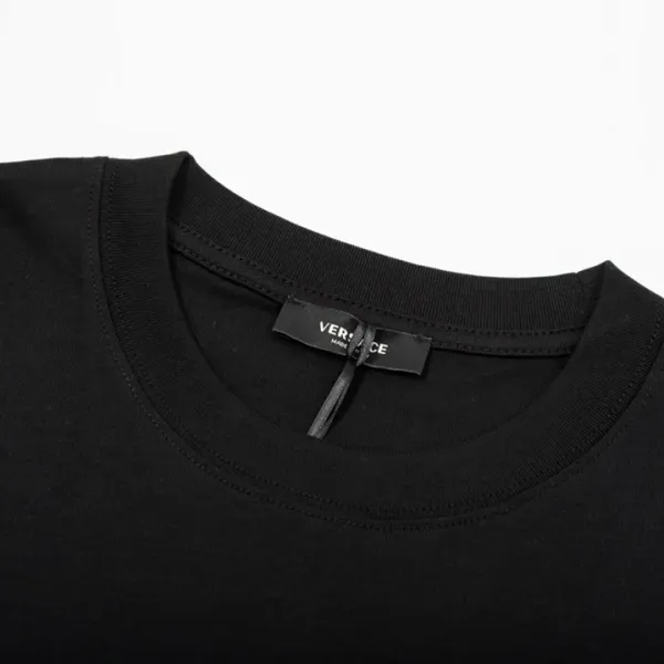【VERSACE 公式旗艦店】ヴェルサーチ Tシャツ ご好評に付き再入荷!250218 【VERSACE 公式旗艦店】ヴェルサーチ Tシャツ ご好評に付き再入荷!250218